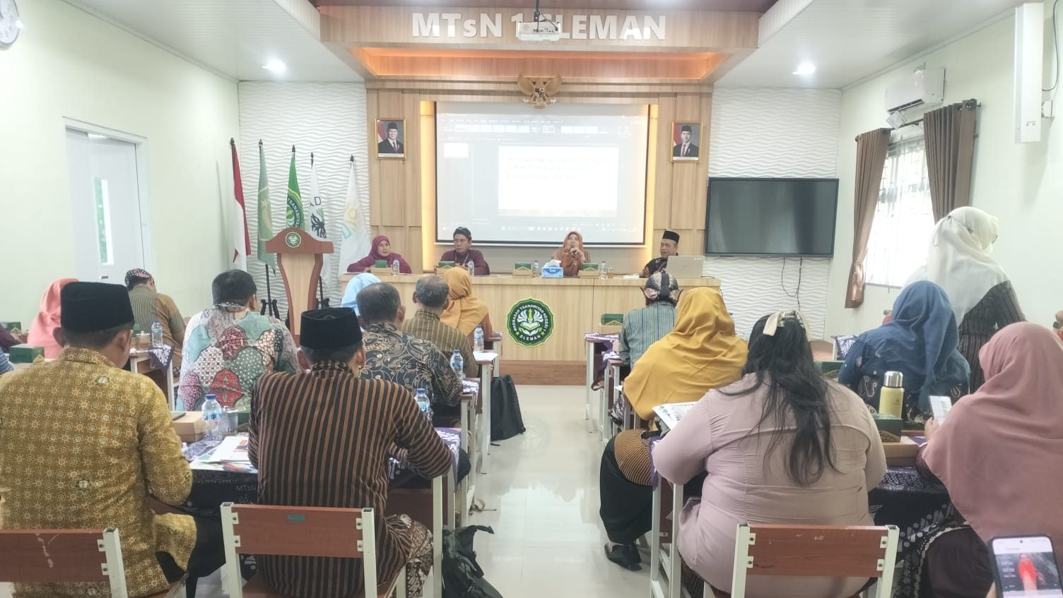 MTsN 1 Sleman Tuan Rumah MKKS SMP/MTs Sleman Barat, Kepala Madrasah Berbagi Praktik Penguatan Karakter Guru