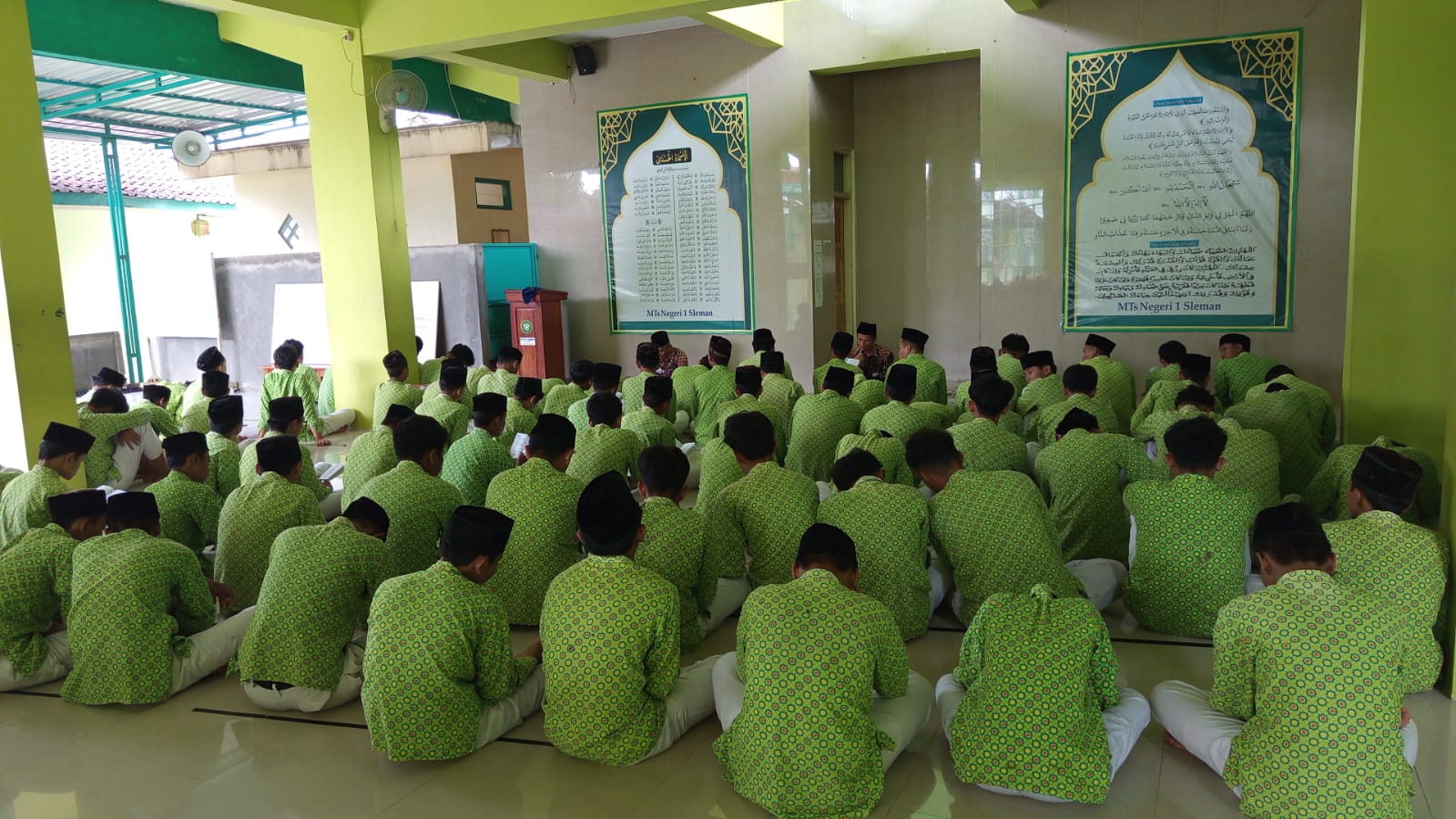 Mujahadah di MTsN 1 Sleman Kuatkan Mental Murid Hadapi TKA