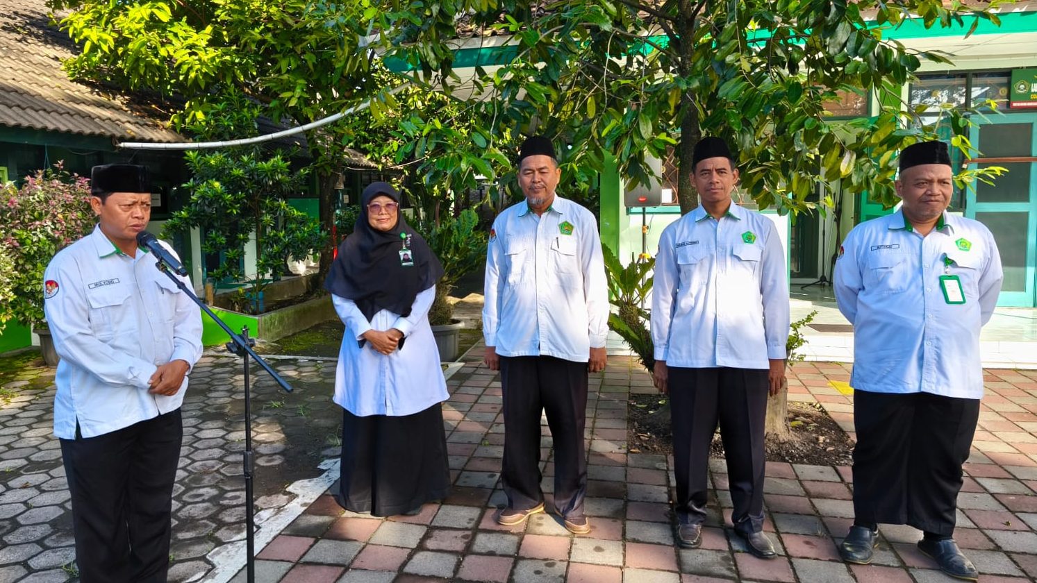 Dari Lapangan Upacara, Doa Mengiringi Keberangkatan Haji Guru MTsN 1 Sleman