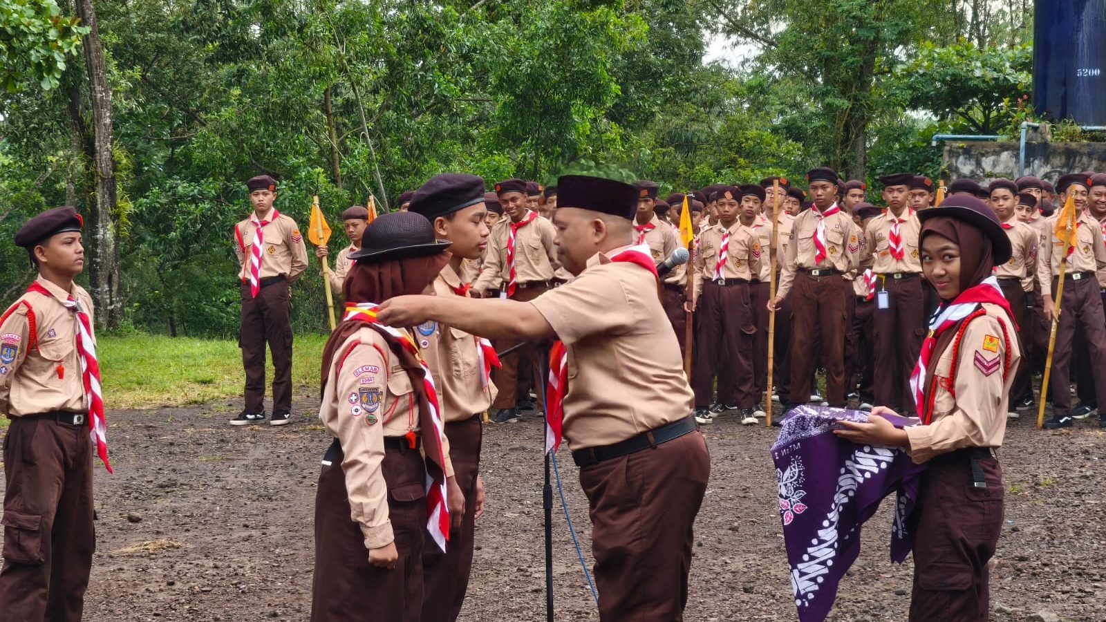 Hujan Tak Surutkan Semangat, Hari Pertama Perkemahan Penggalang MTsN 1 Sleman Dimulai