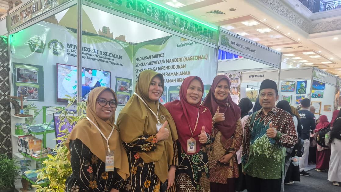 Kakan Kemenag Sleman Kunjungi Stand Pameran MTsN 1 Sleman di JISS 2026