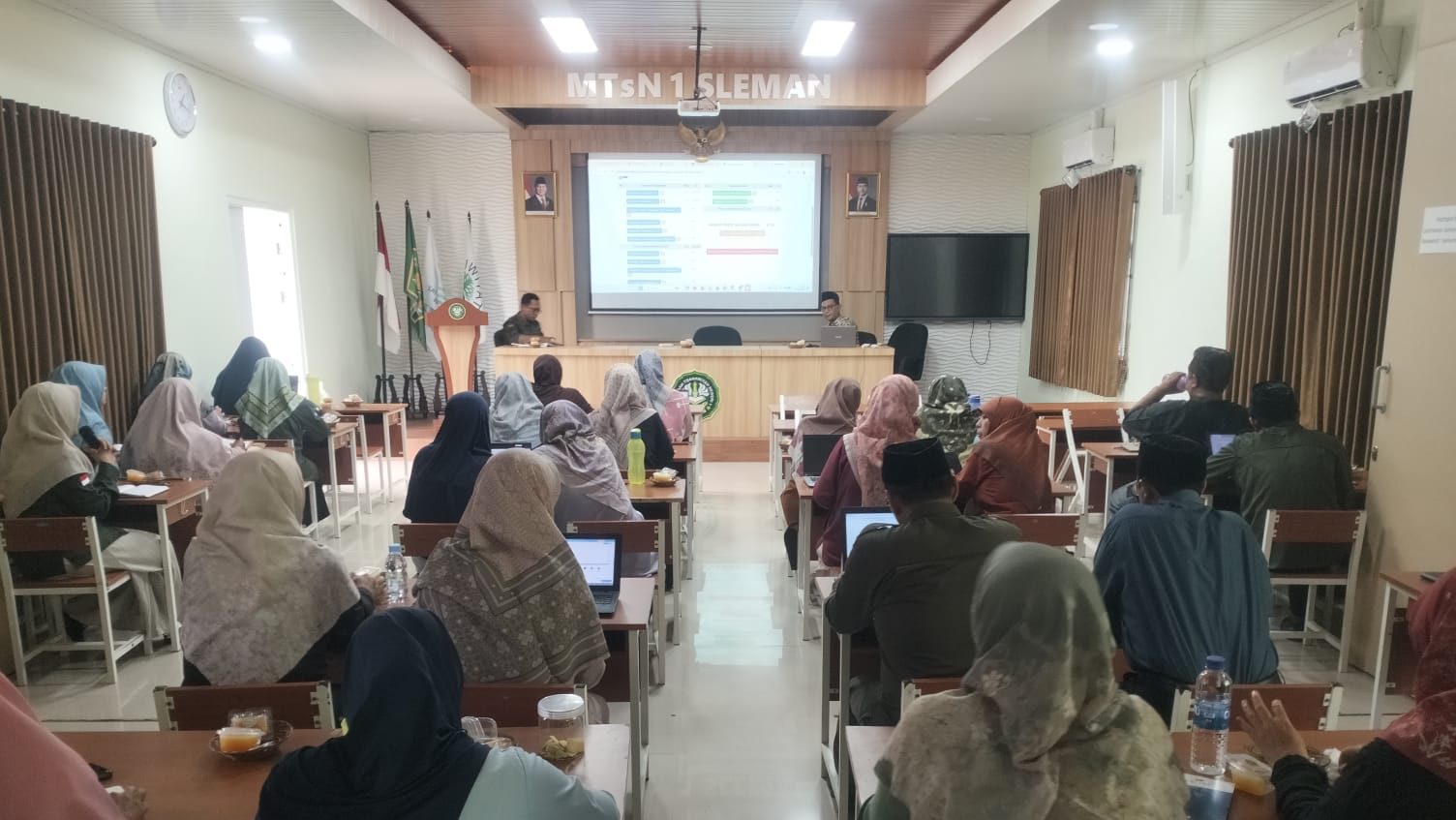 Jumat Jadi Hari PMPZI, MTsN 1 Sleman Perkuat Budaya Kerja Berintegritas