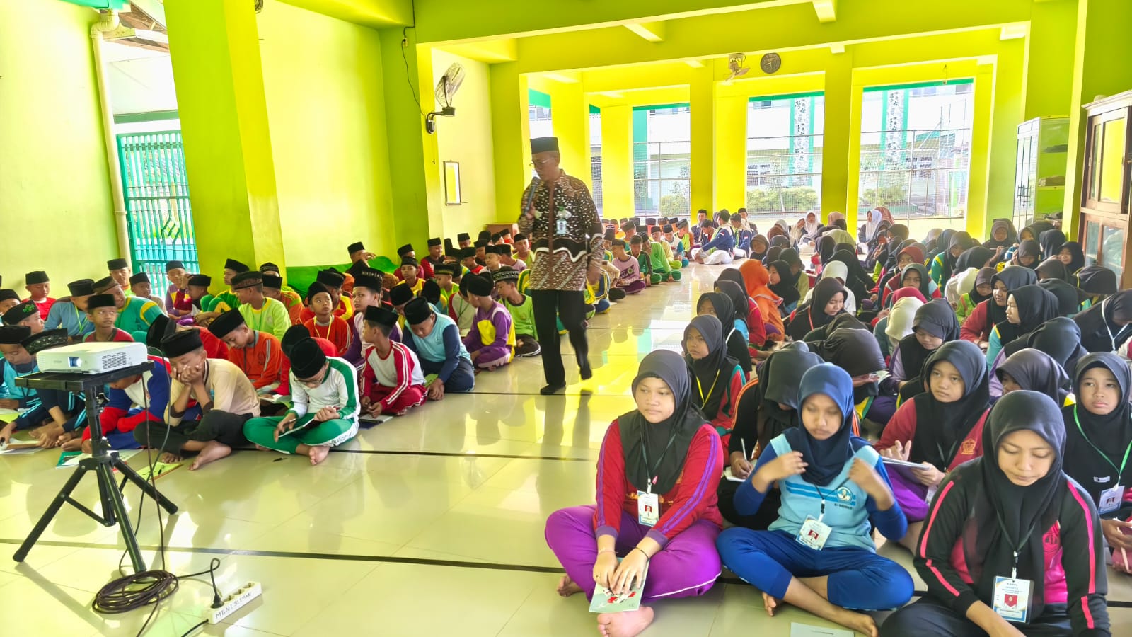 Murid Baru Antusias Ikuti Simulasi Bencana dan Demo Ekstrakurikuler pada Hari Ketiga MATAMUDA MTsN 1 Sleman