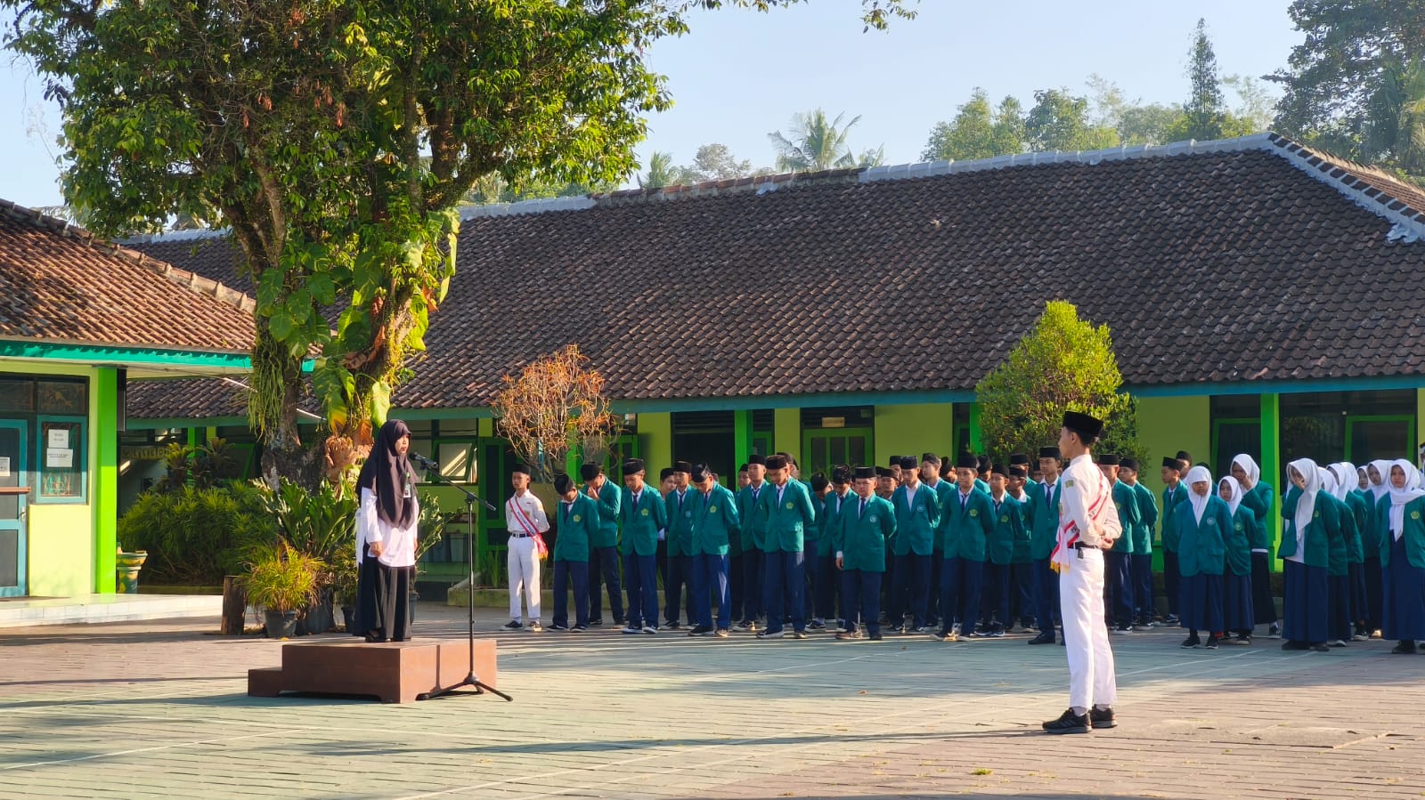 Disiplin Belajar Jadi Sorotan dalam Upacara Bendera MTsN 1 Sleman