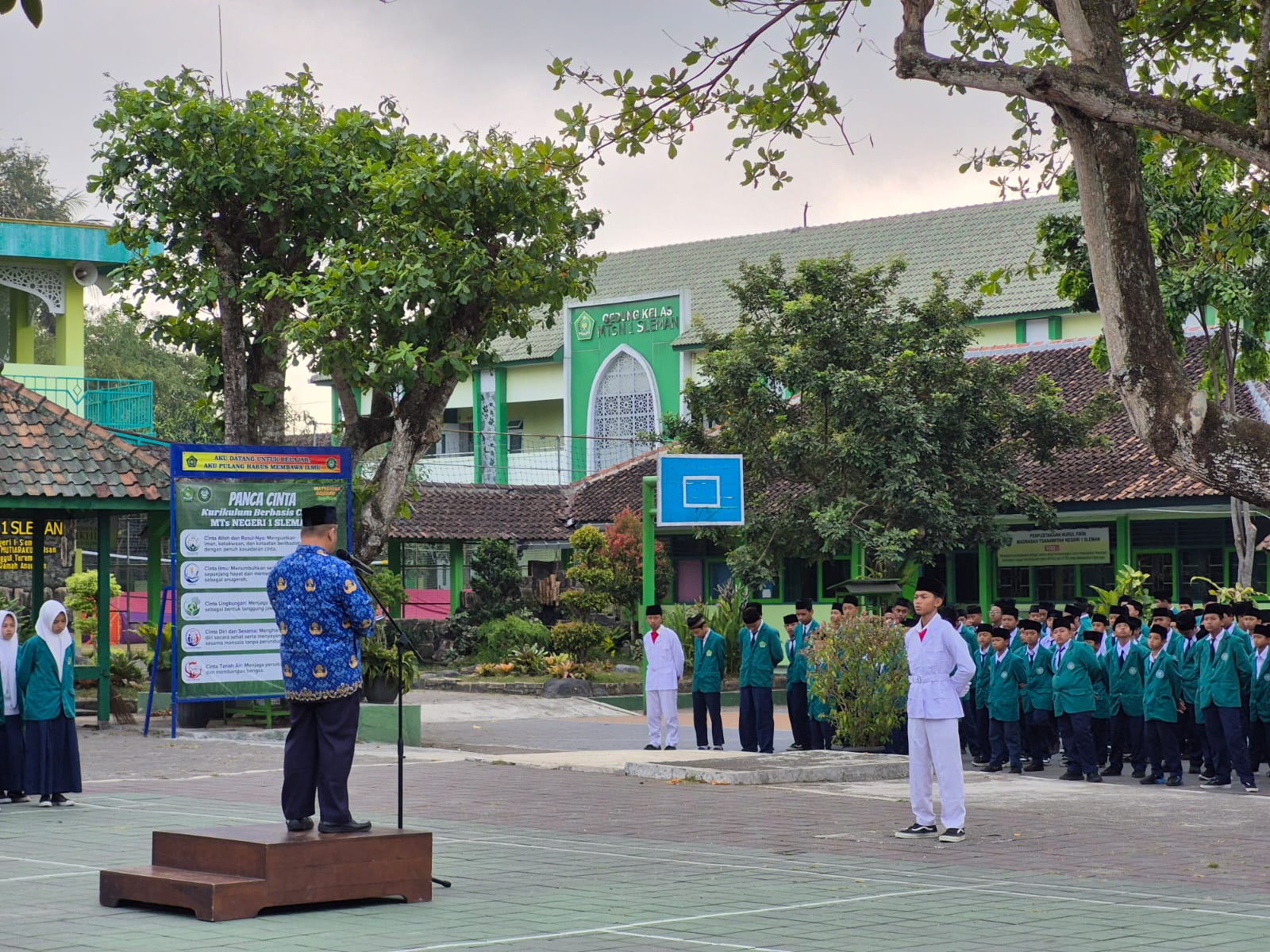 Upacara HUT Ke-81 RI di MTsN 1 Sleman, Pesan Gubernur DIY Tekankan Kedaulatan dan Keadilan