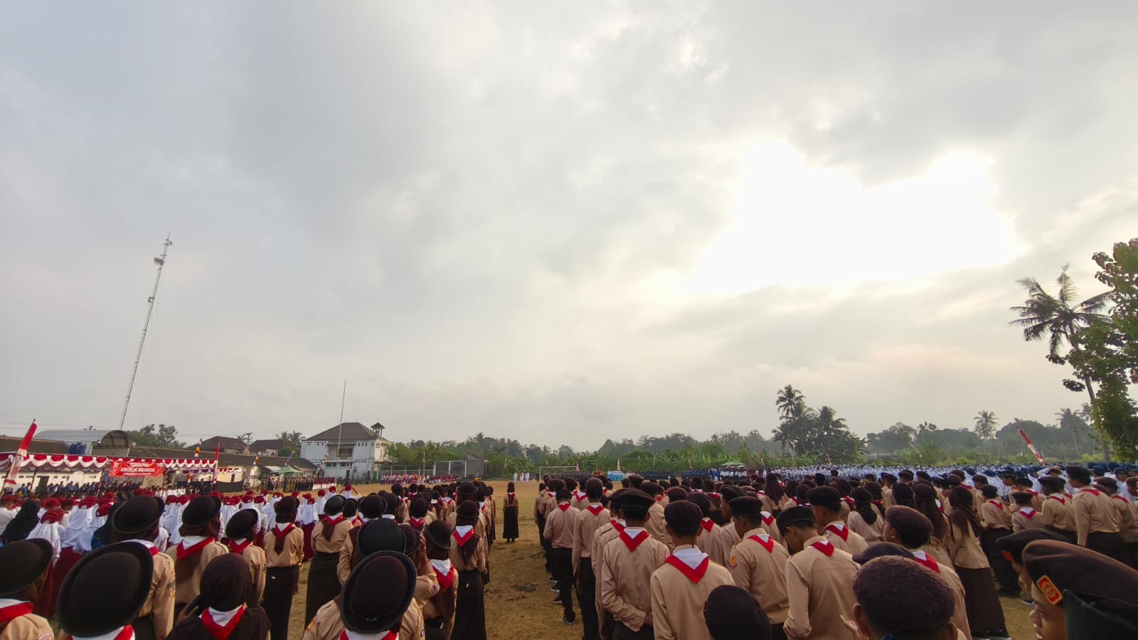 Dari Lapangan Margomulyo, Murid MTsN 1 Sleman Ikuti Upacara HUT Ke-81 RI