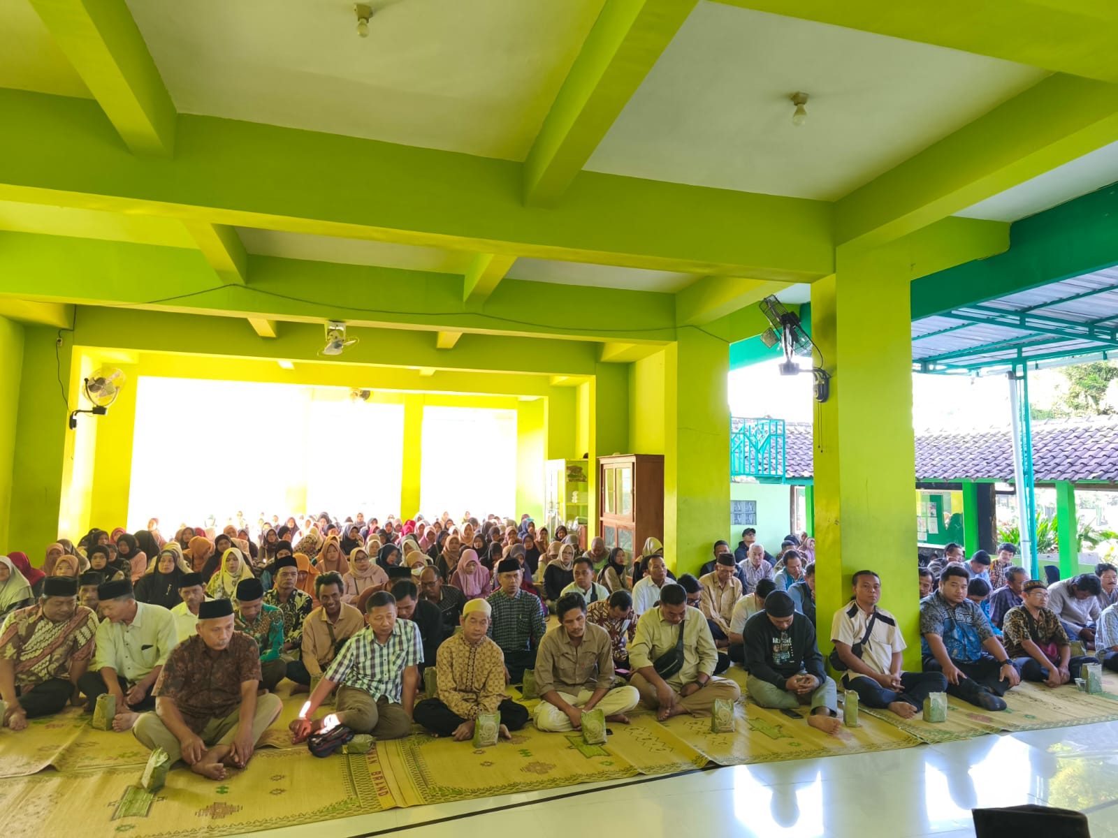 Pengajian Parenting MTsN 1 Sleman Perkuat Sinergi Madrasah dan Orang Tua
