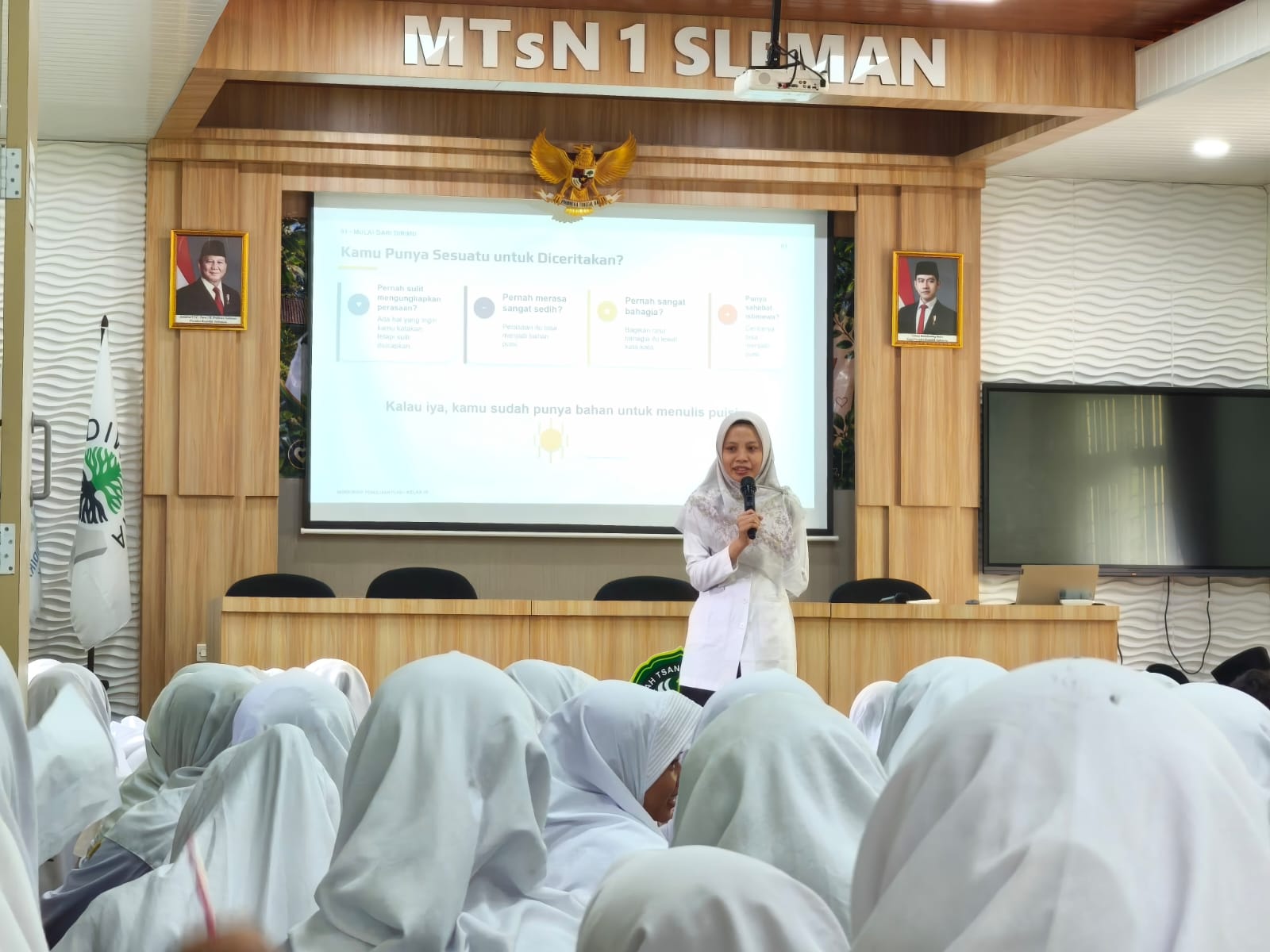 Murid Kelas VII MTsN 1 Sleman Ikuti Bimtek Menulis Puisi Ekoteologi