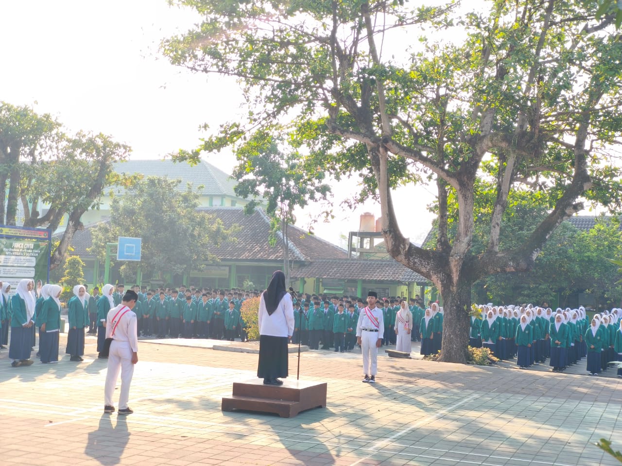 Kedisiplinan Murid Jadi Sorotan dalam Upacara Bendera hari Senin di MTsN 1 Sleman