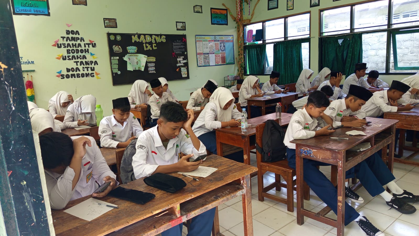 MTsN 1 Sleman Gelar Asesmen Tengah Semester secara Paperless