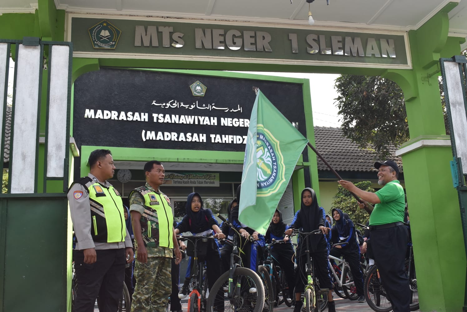 Gowes ke Sabo Dam Pakunden, Cara MTsN 1 Sleman Peringati Hari Santri 2026